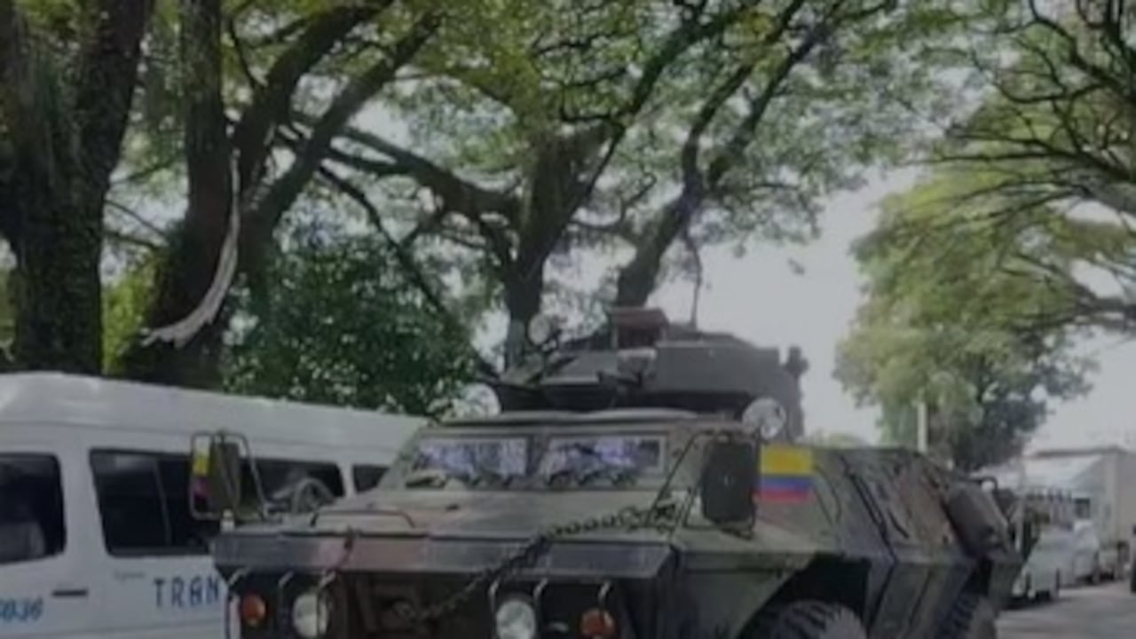 Integrantes del Ejército entraron a apoyar a los policías que se enfrentaron a los sujetos armados. Estos, al ver la llegada de los militares, optaro por huir.