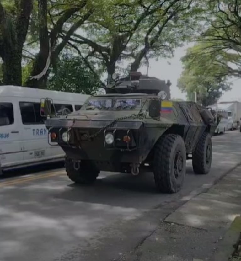 Integrantes del Ejército entraron a apoyar a los policías que se enfrentaron a los sujetos armados. Estos, al ver la llegada de los militares, optaro por huir.