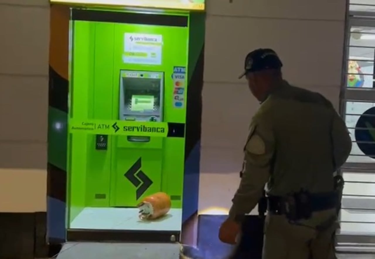 Los insurgentes instalaron cargas explosivas en diferentes puntos del municipio, para facilitar la huida, más cuando percataron que los policías eran superiores en capacidad de fuego.