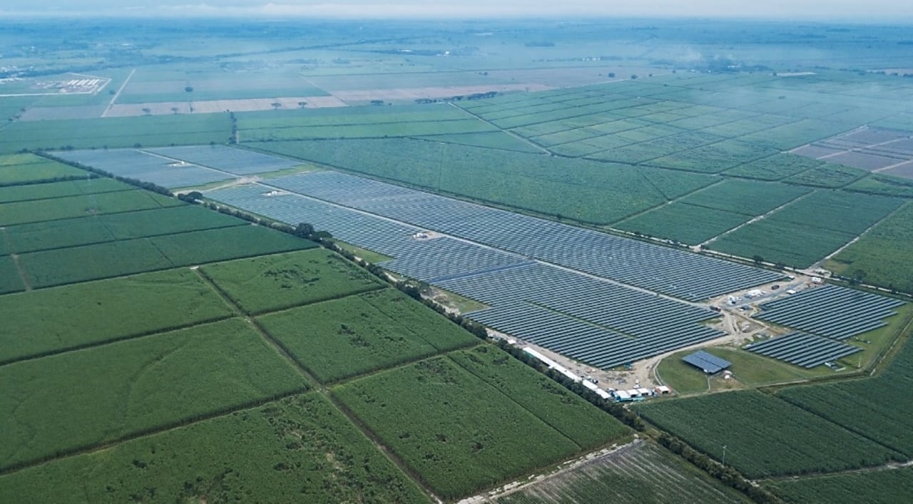 Granja Solar Grupo Familia y Celsia