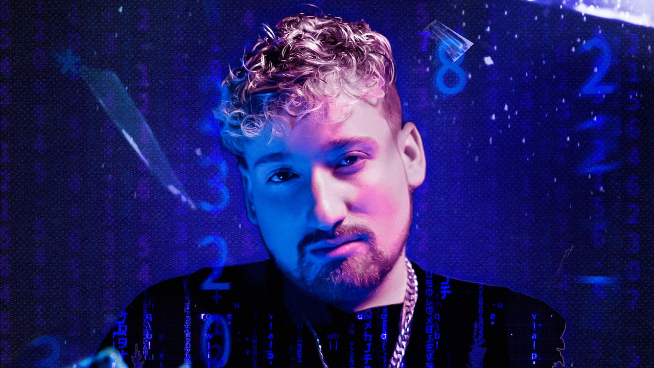 Mateo Madriñán Martínez, Teo, con tan solo 21 años lleva una vida entera
dedicada a la música, lo que fue nato en él, pues desde pequeño estudió teoría
musical, clases privadas de guitarra, piano y trompeta.