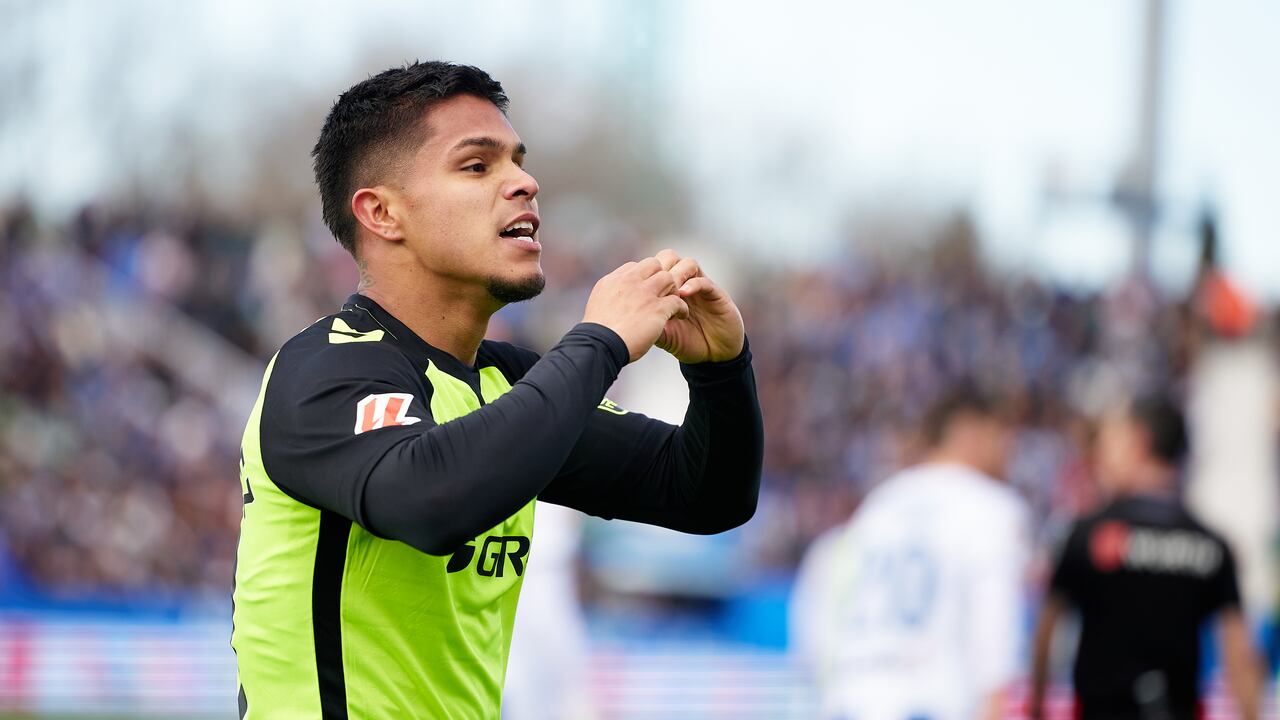 Cucho Hernández celebrando su gol, con Betis, ante Leganés.
