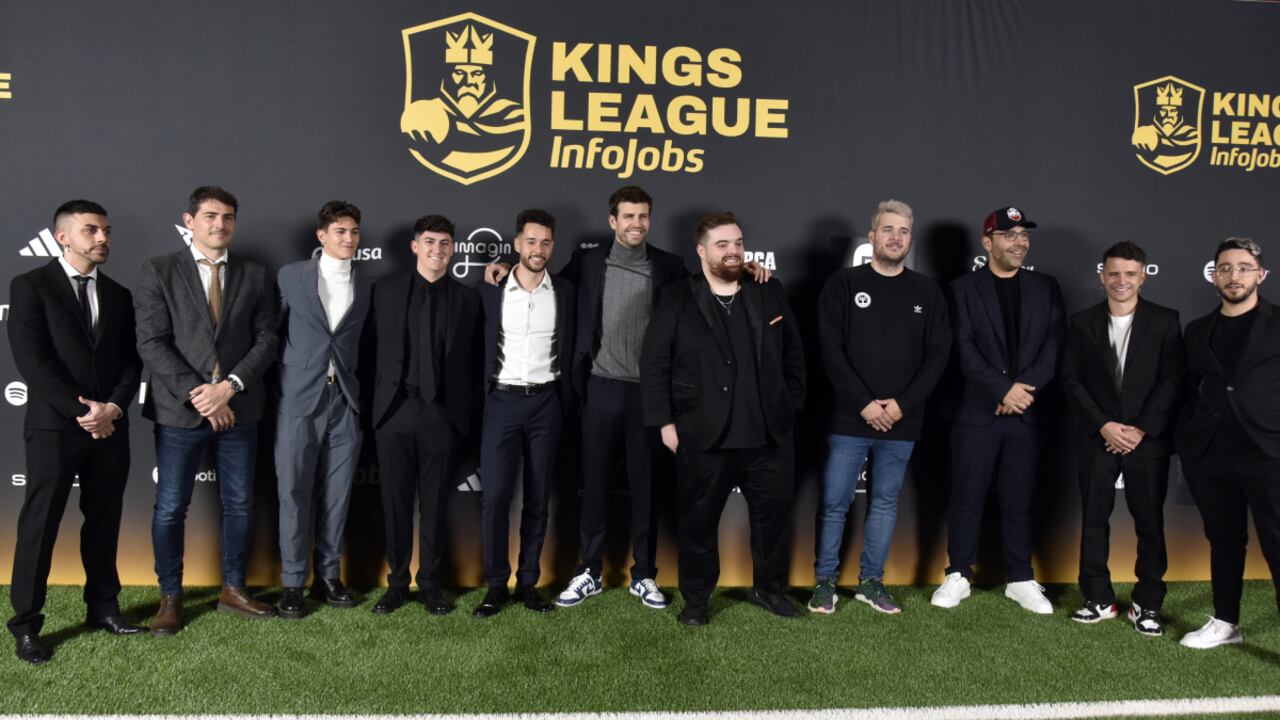 BARCELONA, SPAIN - DECEMBER 27: DjMaRiiO, Iker Casillas, TheGrefg, Gerard Pique and Ibai pose during the presentation of 'Kings League' on December 27, 2022 in Barcelona, Spain. (Photo By Getty Images/David Oller/Europa Press)