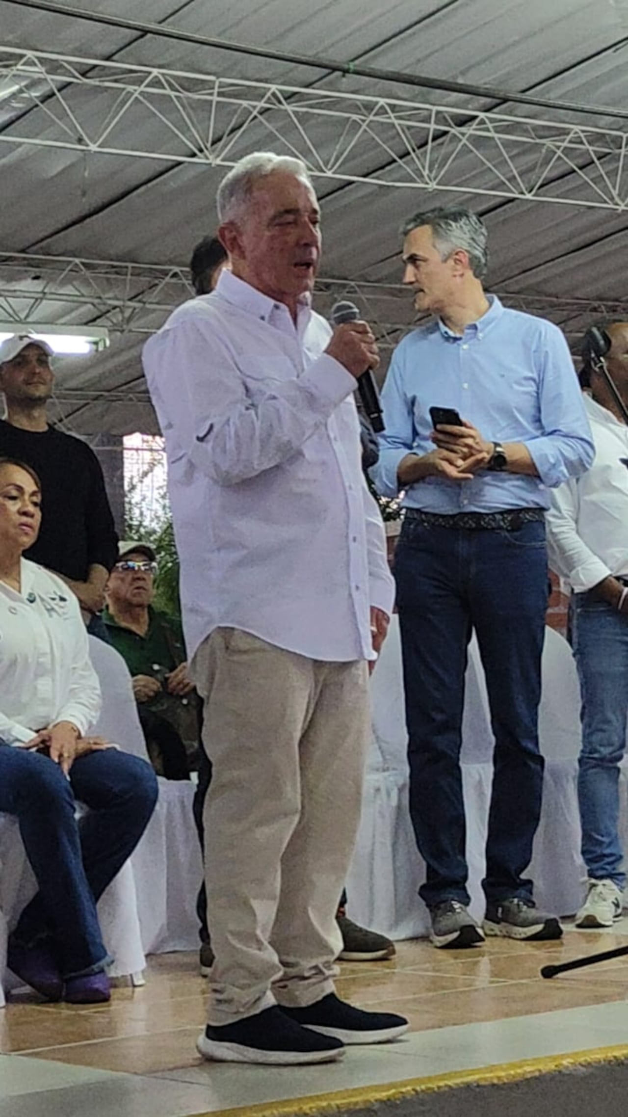 Ante público vallecaucano, el exmandatario defendió la idea de un Estado pequeño y austero, con mayor apoyo a la empresa.