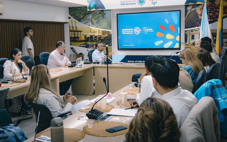 Mesas de concertación entre delegados de la Gobernación, la Alcaldía de Cali y el sector empresarial