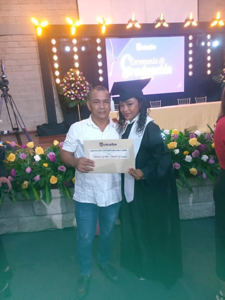 “Soy la hija del que vende raspao”: la historia de una universitaria que conmovió a las redes al honrar a su padre