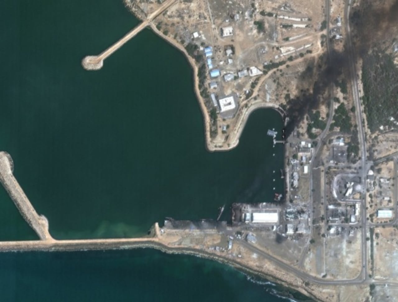 Imagen satelital, tomada y publicada el 1 de marzo de 2026, de la Base Naval de Konarak, Irán.