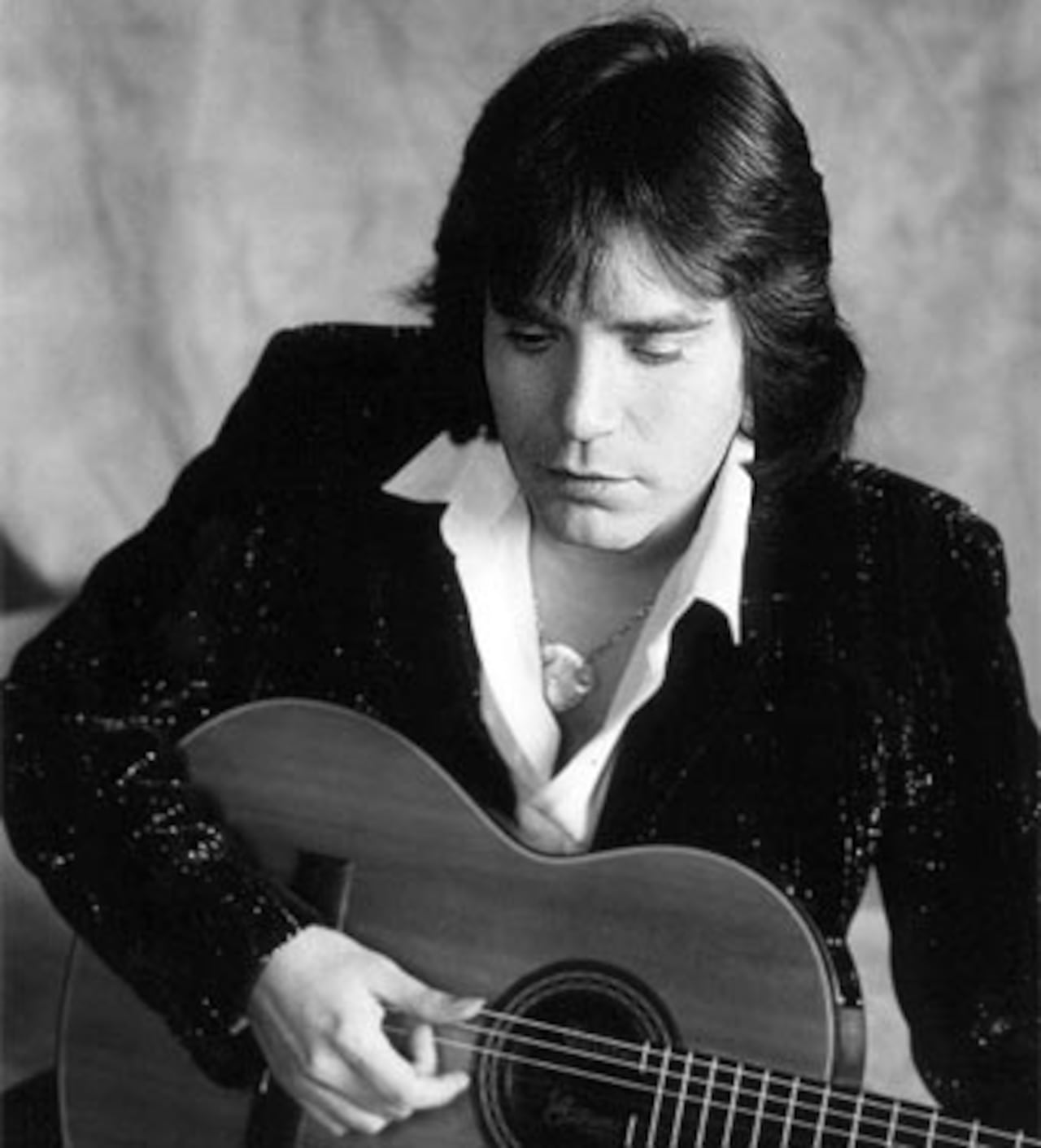 José Feliciano es un cantautor puertorriqueño, hoy, de 80 años.