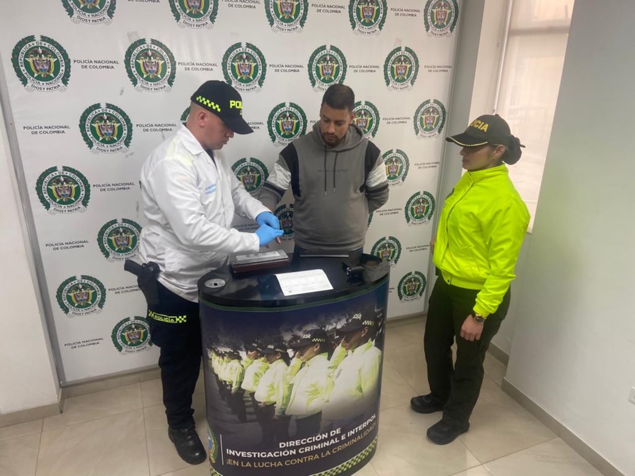 Los cuatro hombres fueron capturados en diligencias de allanamiento en diferentes ciudades del país.