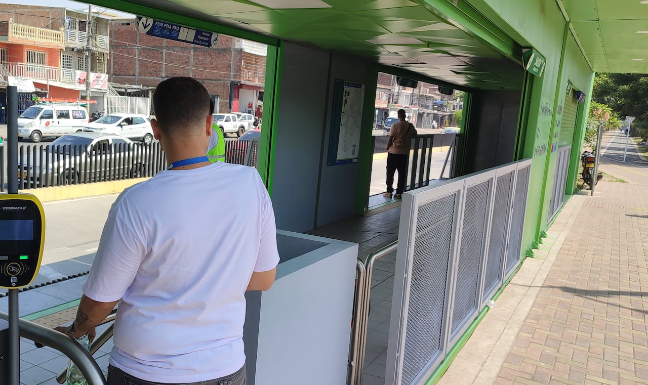 Cali; 22 vagones entran en funcionamiento en 7 nuevas estaciones del Mio sobre tramo II de la troncal del Oriente. foto José L Guzmán. El País, sept 30-23