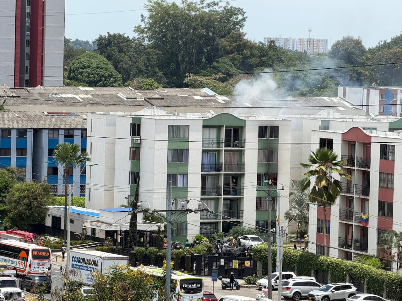 El lugar de esta emergencia es el conjunto residencial Balcones de Valdepeñas 1, ubicado en inmediaciones del sector de Sameco, puntualmente al interior de un apartamento de este condominio.