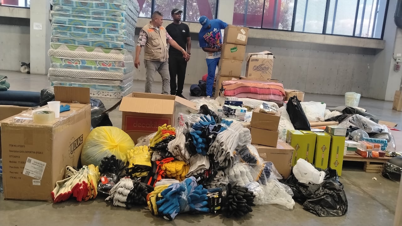 Terremoto en Cali centros de acopio de.ayudas en la licorera y el Banco de Alimentos de Cali