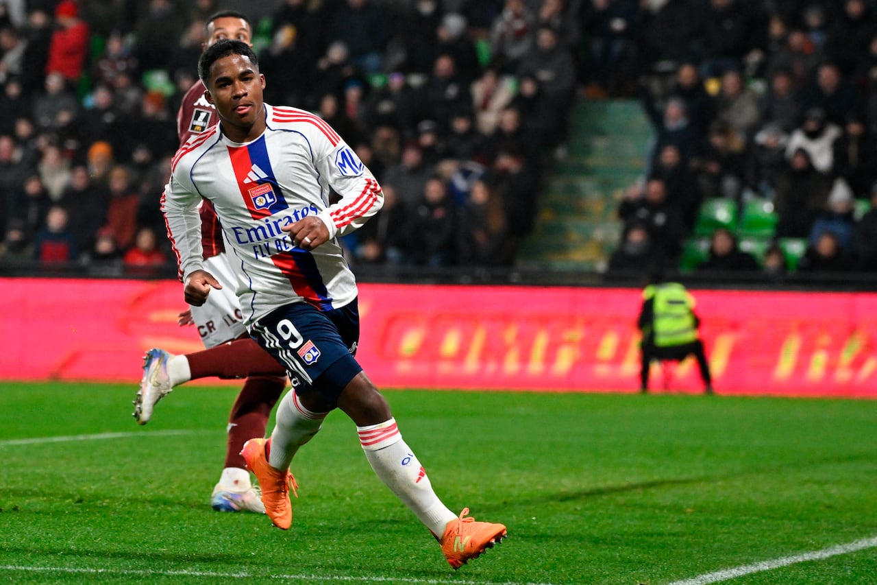 Endrick le dio el triunfo al Lyon con un triplete.