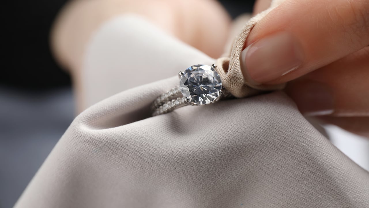 Estos trucos le ayudan a mantener sus joyas impecables.