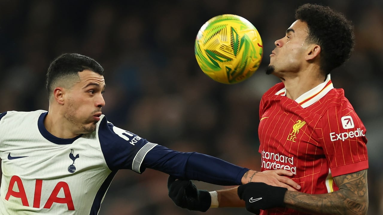 Imagen del partido entre Tottenham, y Liverpool, por las semifinales de la EFL Cup 2024-2025.