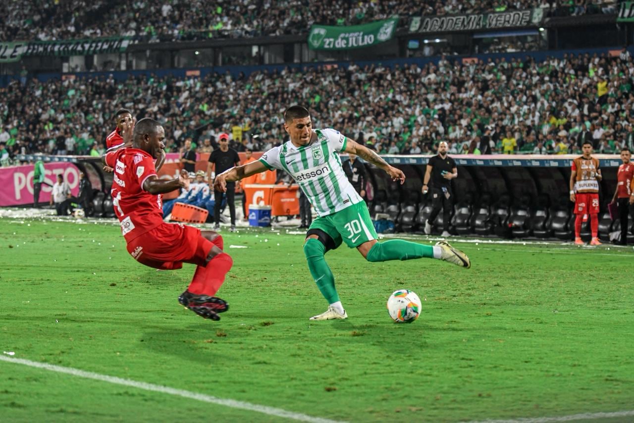 Momento del partido de la fecha 1 del Grupo A de los cuadrangulares semifinales del segundo semestre de la Liga Colombiana 2025, entre Atlético Nacional y América de Cali.