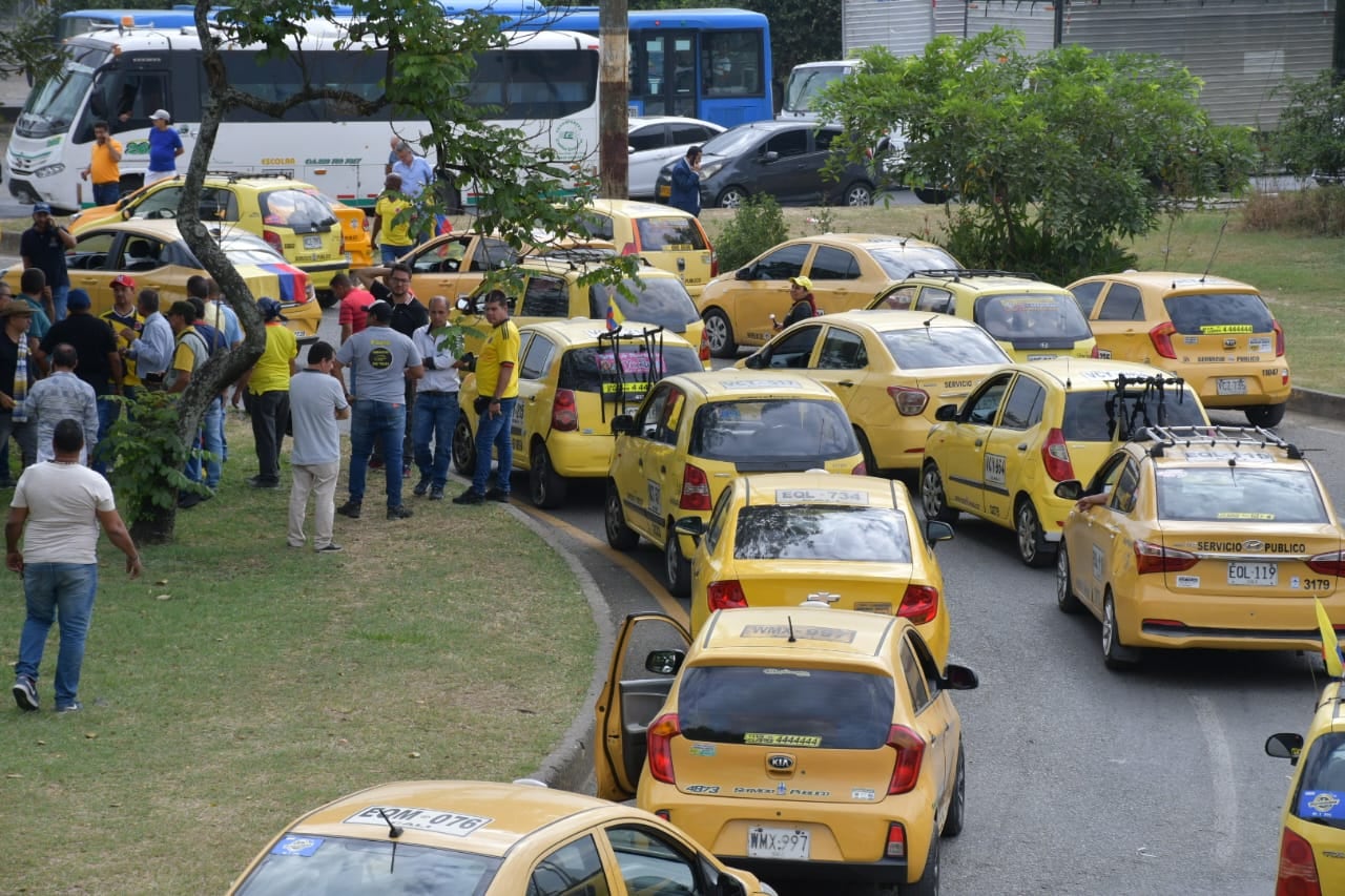 Operación tortuga y protestas de taxistas en el norte de Cali sector sameco