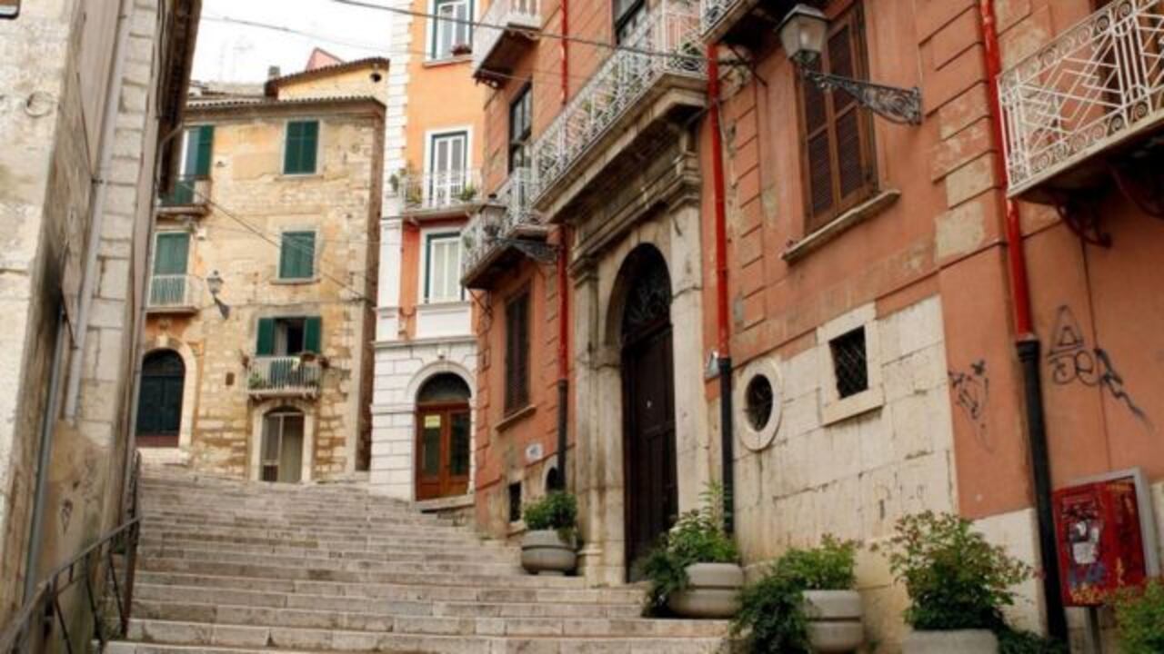 A diferencia de algunas regiones italianas más famosas, Molise no está muy transitada por turistas, lo que le da un encanto auténtico y tranquilo.