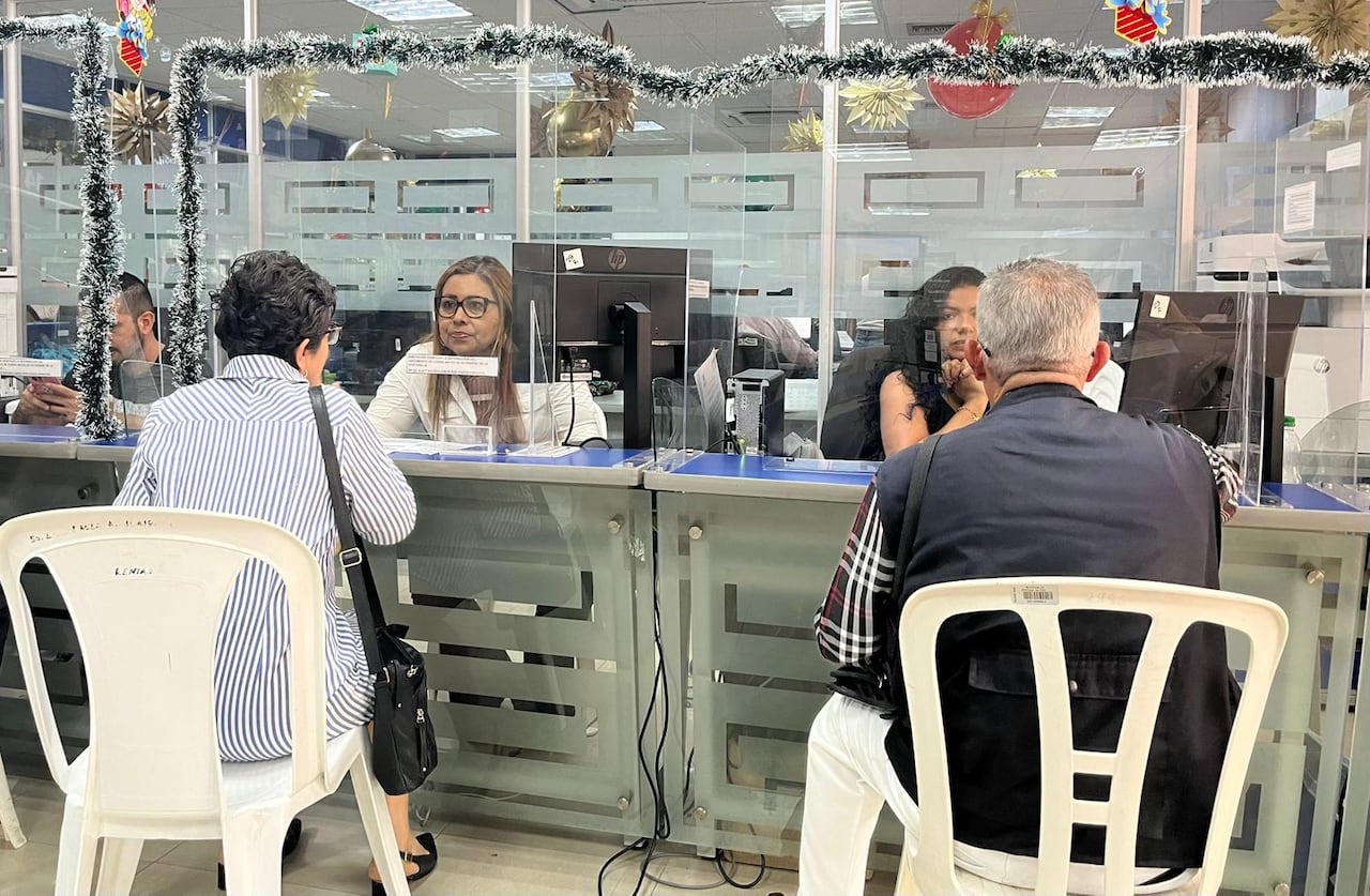 Los caleños pueden manifestar sus dudas y requerimientos referente a la liquidación y el pago de sus impuestos en el Centro de Atención al Contribuyente ubicado en las instalaciones del CAM.