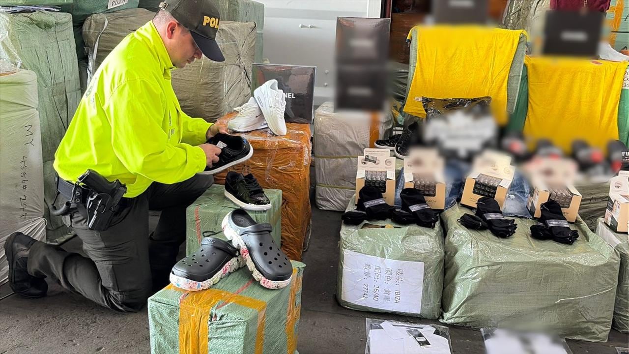 Se incautaron de más de 221 mil unidades de mercancías.