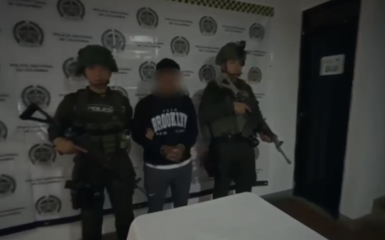 La Policía Nacional hizo efectiva una orden judicial contra un ciudadano requerido por el presunto delito de acceso carnal abusivo con menor de 14 años agravado. El hombre fue dejado a disposición de la autoridad competente.