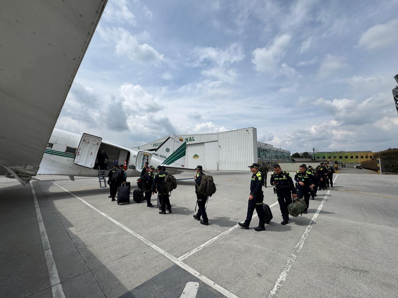 La Policía Nacional reforzó la vigilancia electoral con apoyo de aeronaves tripuladas y no tripuladas para monitorear riesgos y reaccionar ante posibles alteraciones del orden público.