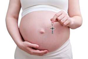 Las mujeres embarazadas tienen que encomendarse a Dios.