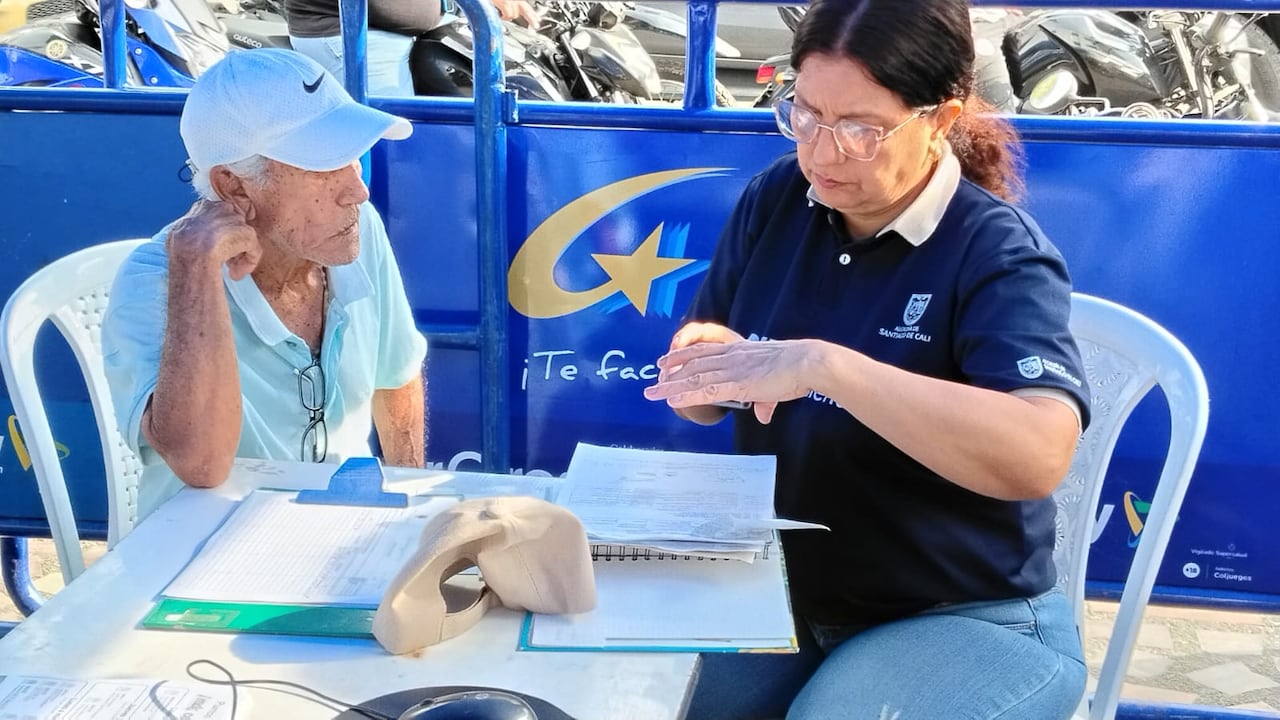 Habitantes de La Independencia participaron en la Feria Comunera para recibir orientación en salud y asesoría sobre trámites médicos.