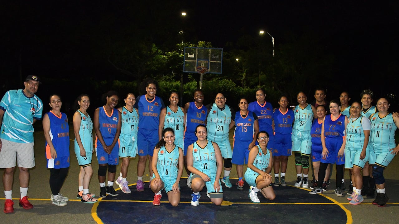 Equipos de baloncesto, conformados por personas caleñas y migrantes venezolanos, jugaron un partido amistoso en el barrio Mariano Ramos en garantía de la integración sociocultural en los territorios.