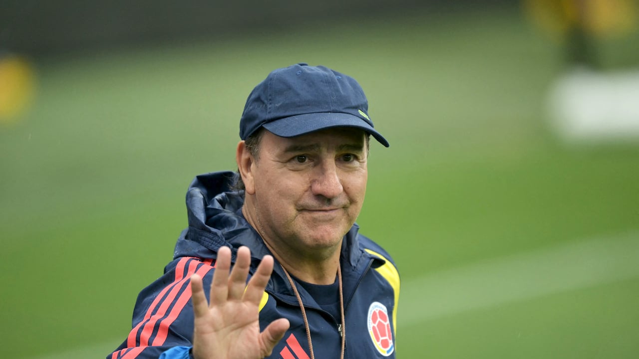 Colombia's Argentine head coach Nestor Lorenzo waves in a training session at the Sporting KC Stadium in Kansas City on July 4, 2026, during the 2026 World Cup tournament. (Photo by JUAN MABROMATA / AFP)