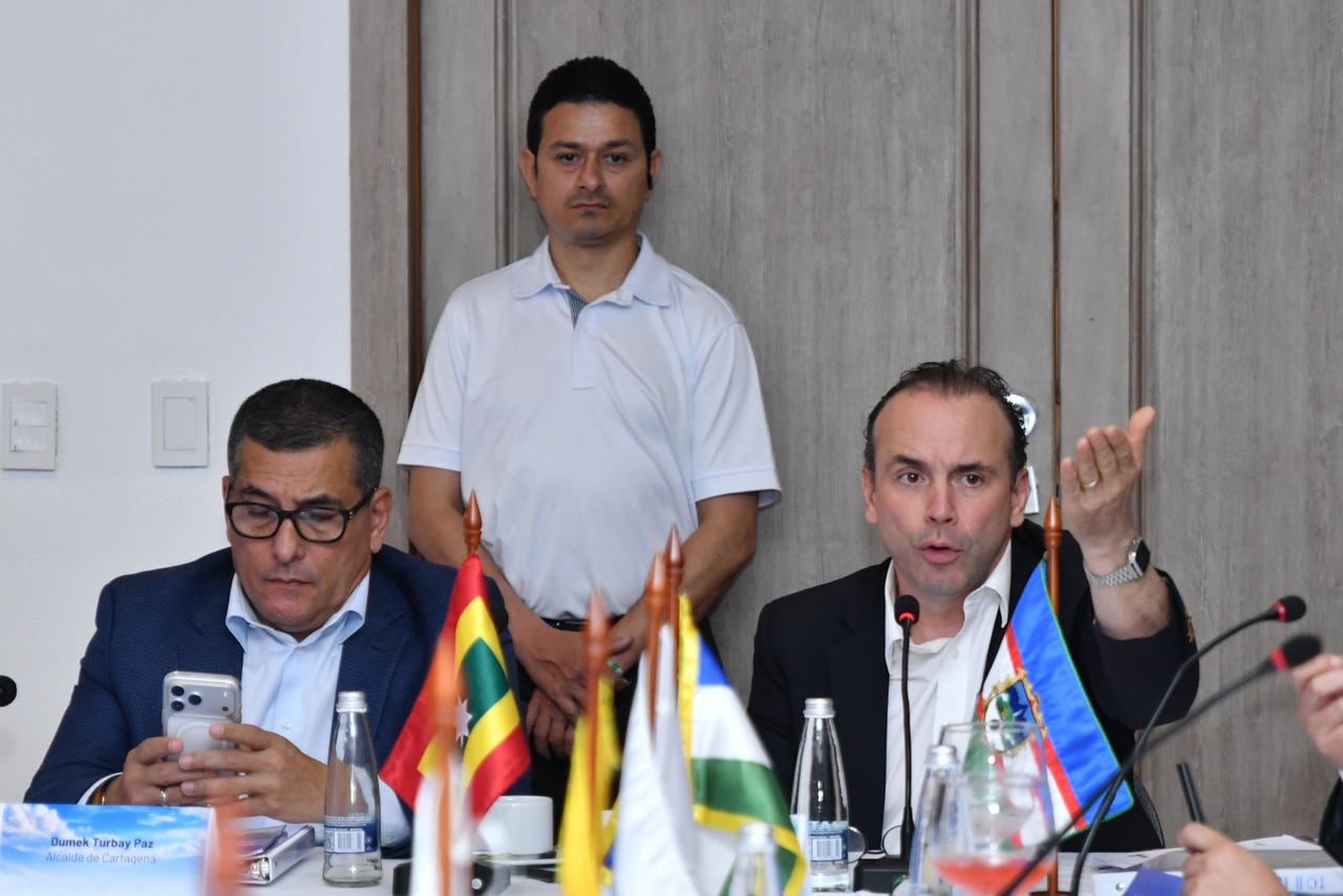 El Tren de Cercanías fue uno de los proyectos estratégicos que el alcalde Eder defendió ante la banca multilateral y los gremios del país como motor de movilidad sostenible para la región.