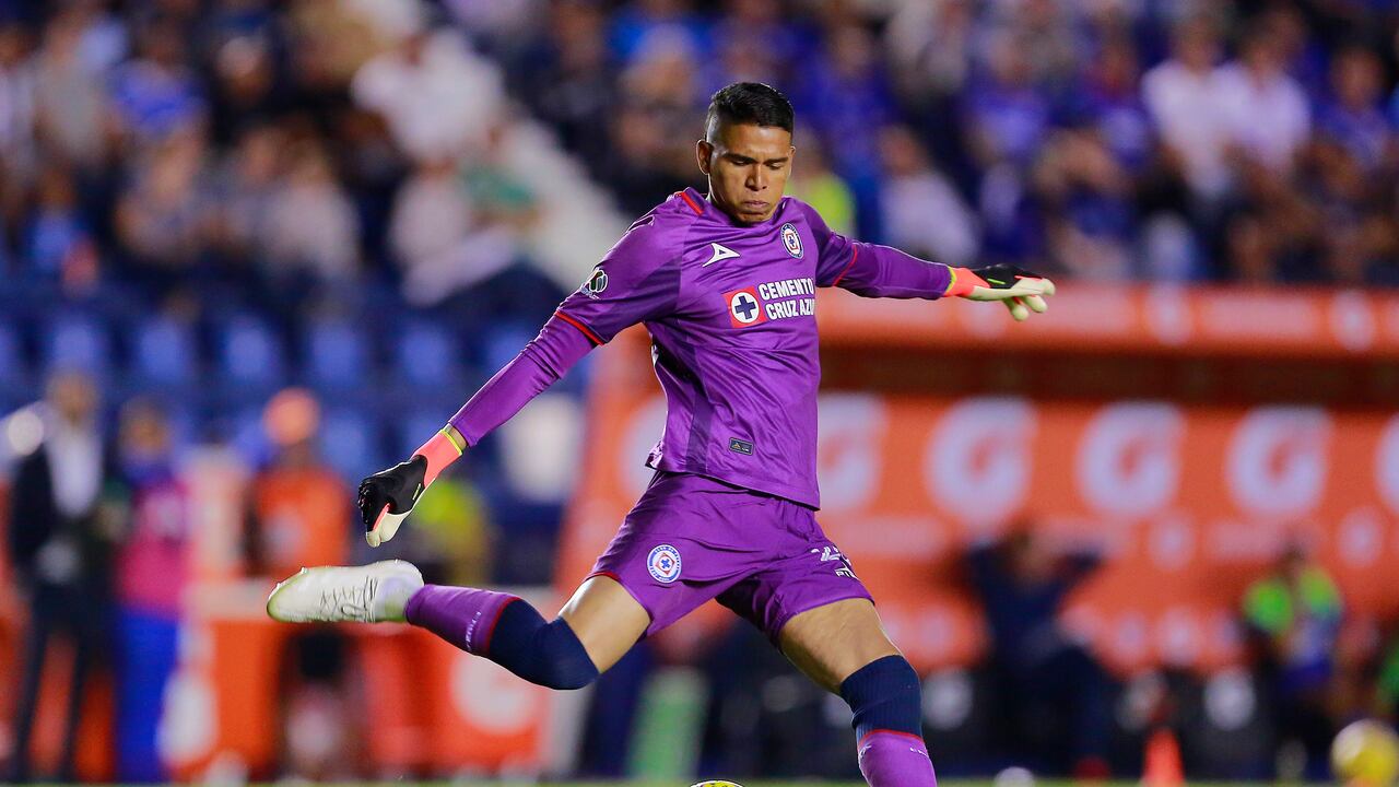 Kevin Mier, portero al servicio del Cruz Azul de México.