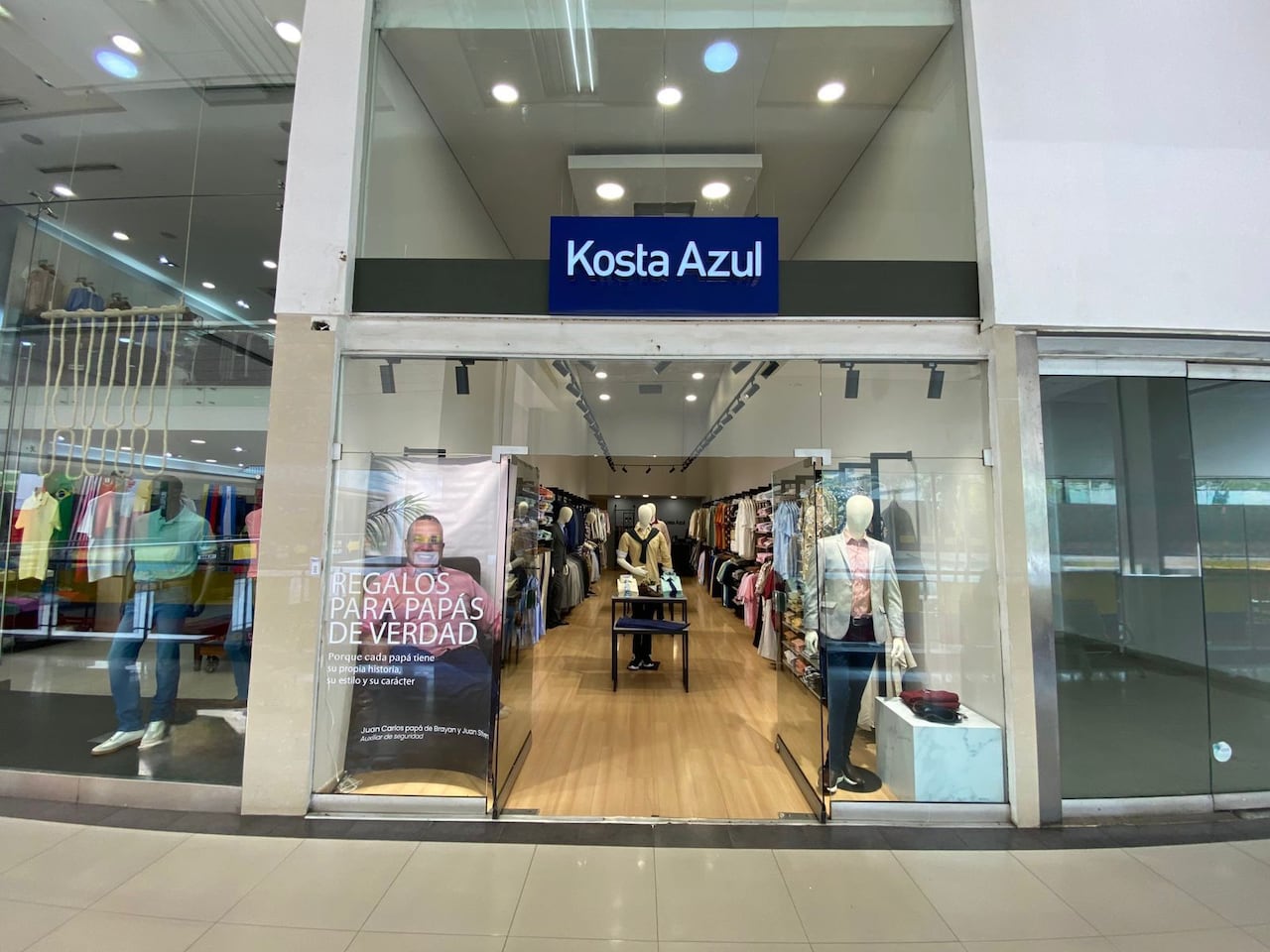 El nuevo punto de venta, ubicado en el local 2-25 de Cosmocentro, representa un paso importante dentro de la estrategia de expansión de Kosta Azul.