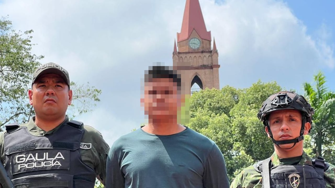 Alias Vladimir, uno de los hombres más buscados por extorsión, fue capturado en Neiva. El sujeto sería el presunto cabecilla de finanzas tanto de la primera compañía Sonia La Pilosa, como de la Compañía Óscar Mondragón, de la Estructura Segunda Marquetalia Teófilo Forero Castro, con presencia delictiva en los departamentos de Huila y Caquetá.