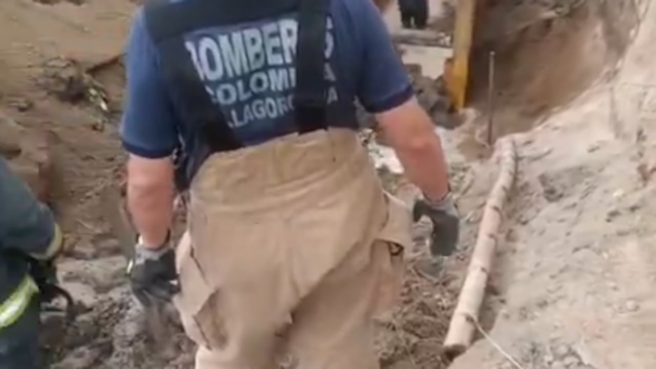 Organismos de socorro adelantan labores de rescate tras la emergencia registrada en El Carmelo, Candelaria.