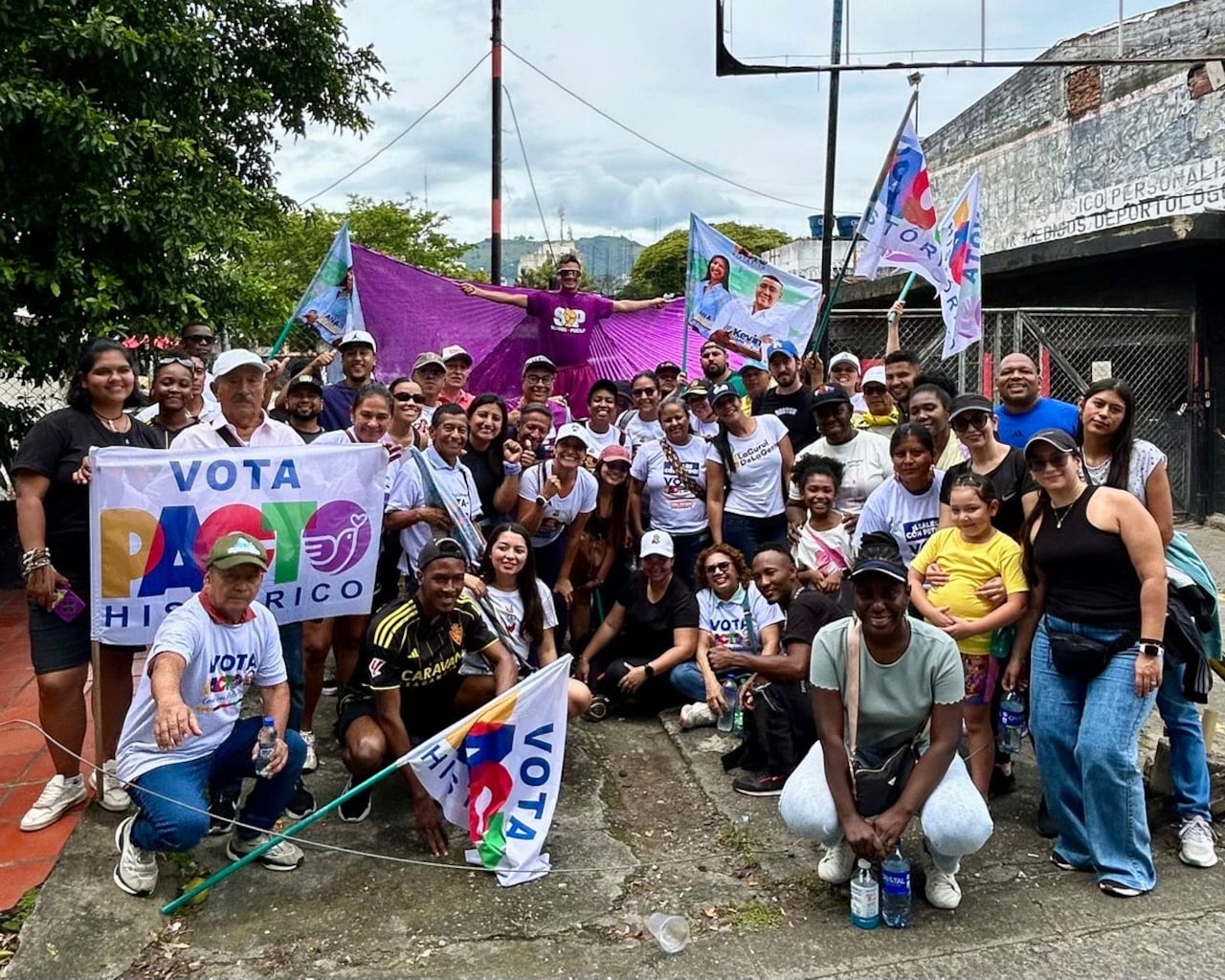 Aspirantes como Alfredo Mondragón y Ana Erazo se hicieron presentes en la Registraduría para validar sus postulaciones a las próximas elecciones a Congreso.