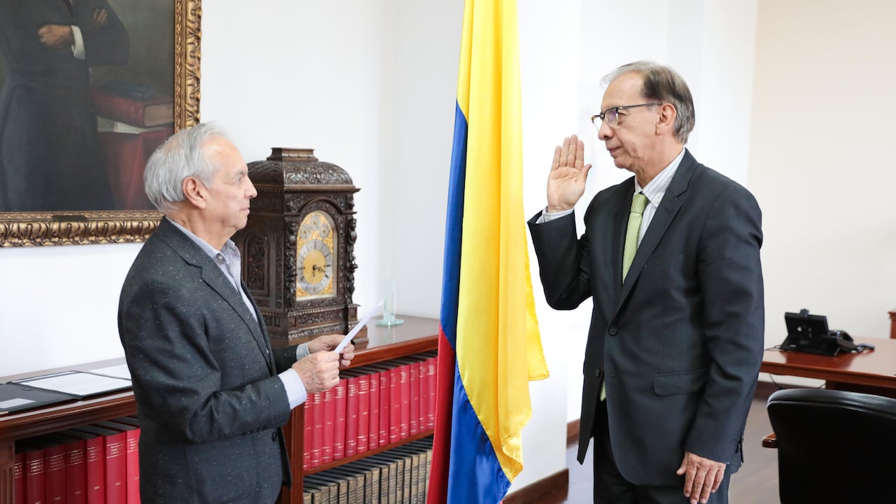 El profesor de la UNAL, Jairo Orlando Villabona, se posesionó este miércoles como el nuevo director de la Dian.