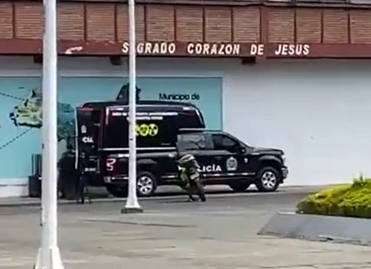 Autoridades hallaron un vehículo cargado con armas y explosivos muy cerca de la Alcaldía de Tuluá.