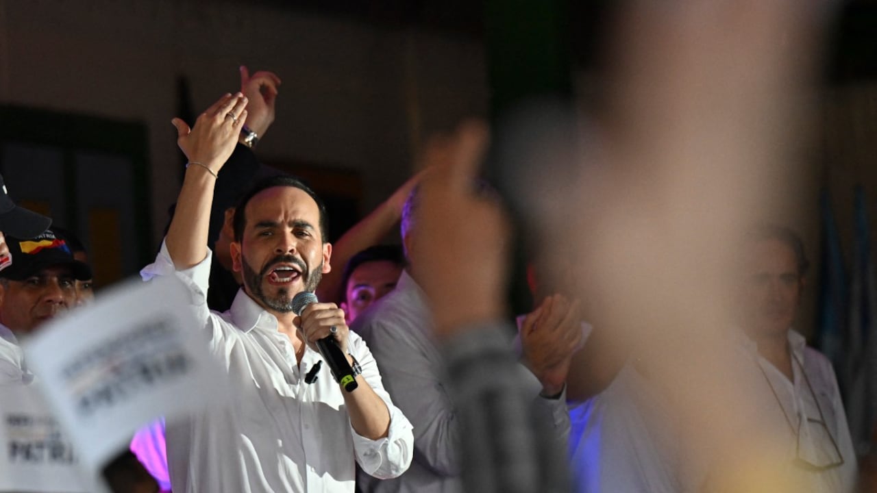 El candidato presidencial de derecha Abelardo de la Espriella pronuncia un discurso durante un mitin de campaña en Cali, Colombia, el 10 de septiembre de 2025