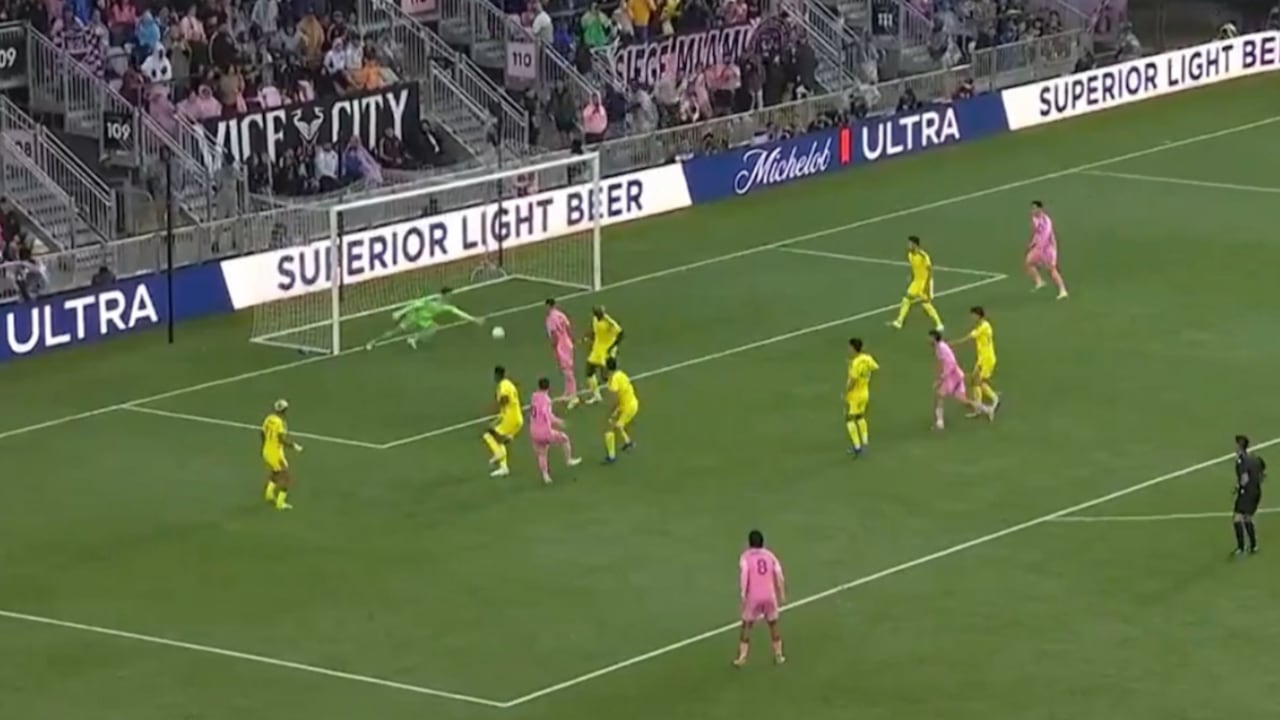 Messi anotó ante Nashville y se acercó en la carrera con Cristiano Ronaldo por los 1000 goles.