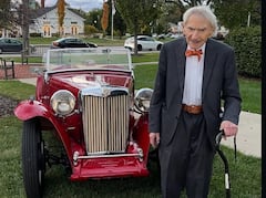 Médico, Howard Tucker