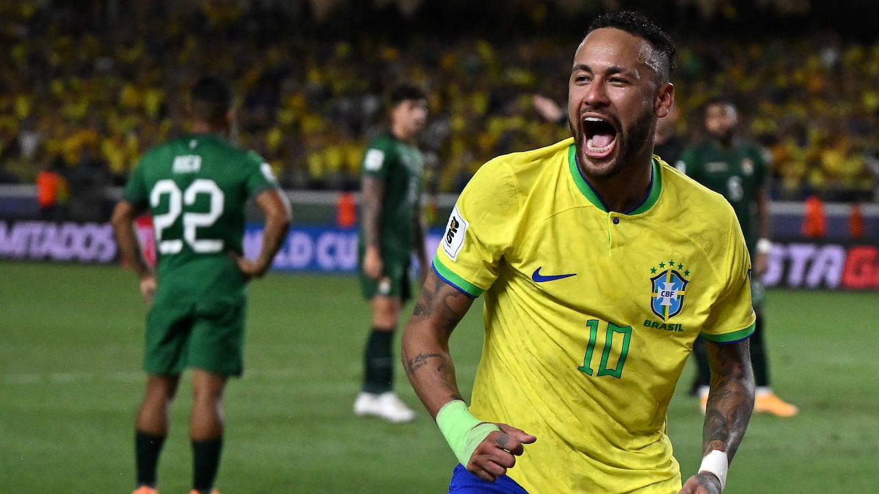 Neymar festeja con mucha felicidad su primer gol ante Bolivia, con el que impuso su nueva marca.