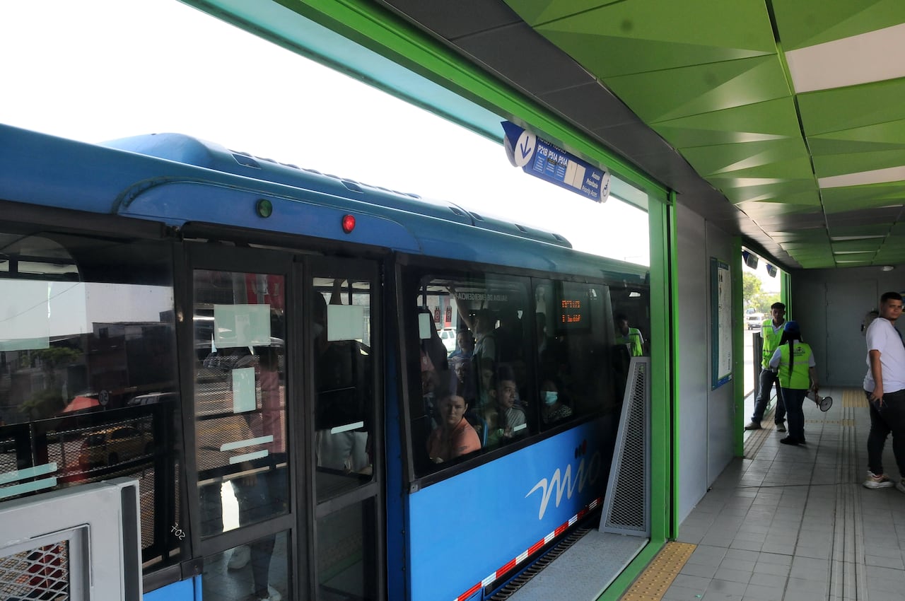 Cali; 22 vagones entran en funcionamiento en 7 nuevas estaciones del Mio sobre tramo II de la troncal del Oriente. foto José L Guzmán. El País, sept 30-23