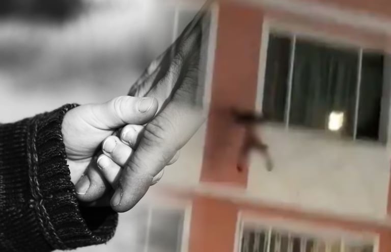 Tras el heroico rescate de la comunidad en el barrio La Gaitana, los familiares del menor de dos años explican cómo llegó hasta la cornisa.