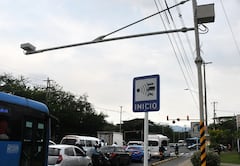 Cali: Instalación de nuevas cámaras de fotomultas en las diferentes vías de la ciudad. Foto José L. Guzmán