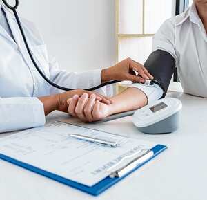 Una de las problemáticas actuales es que quienes padecen estrés por lo regular no buscan ayuda profesional a tiempo.