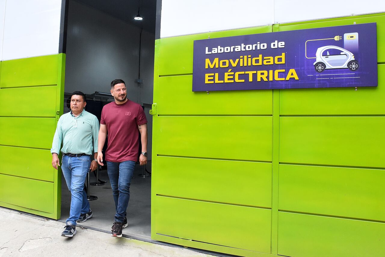 Inauguración Taller de movilidad eléctrica I.E Antonio José Camacho