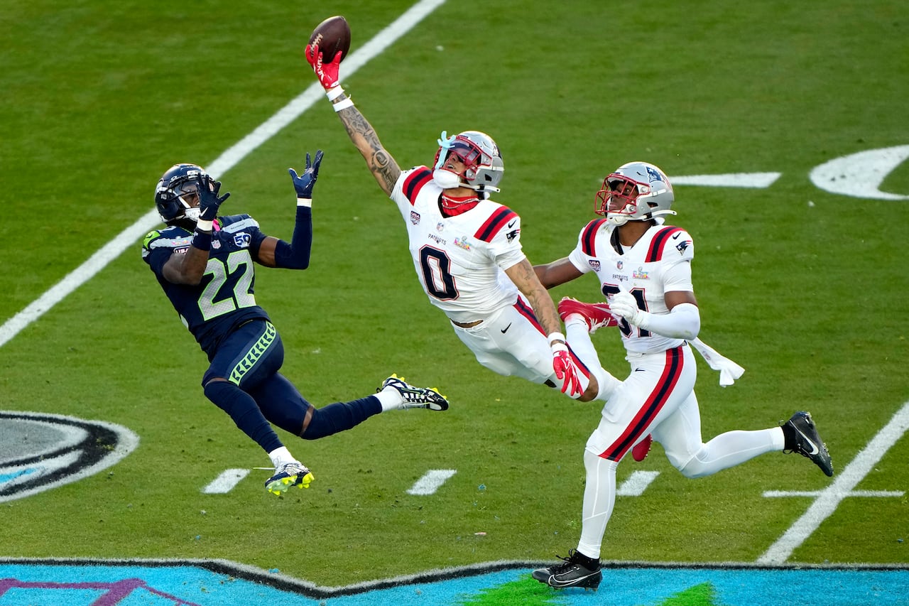 Christian González con su magia leyó muy bien la jugada y la cortó para evitar la anotación.