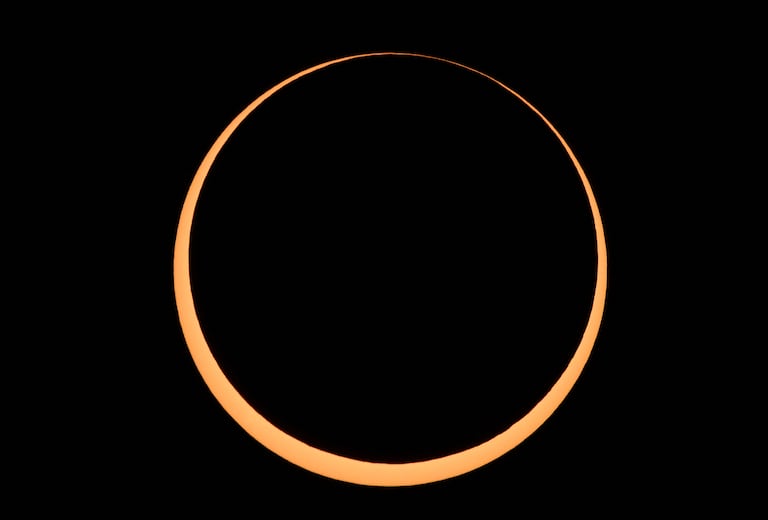 El efecto "anillo de fuego" provocado durante el eclipse anular de Sol sobre Albuquerque, Nuevo México, el 14 de octubre de 2023