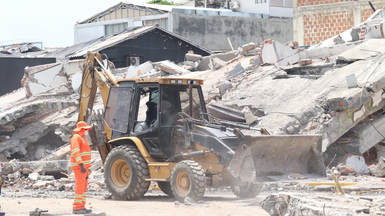 Terremoto en Cali afectaciones y demolición de estructuras colapsadas en la calle quinta con 44